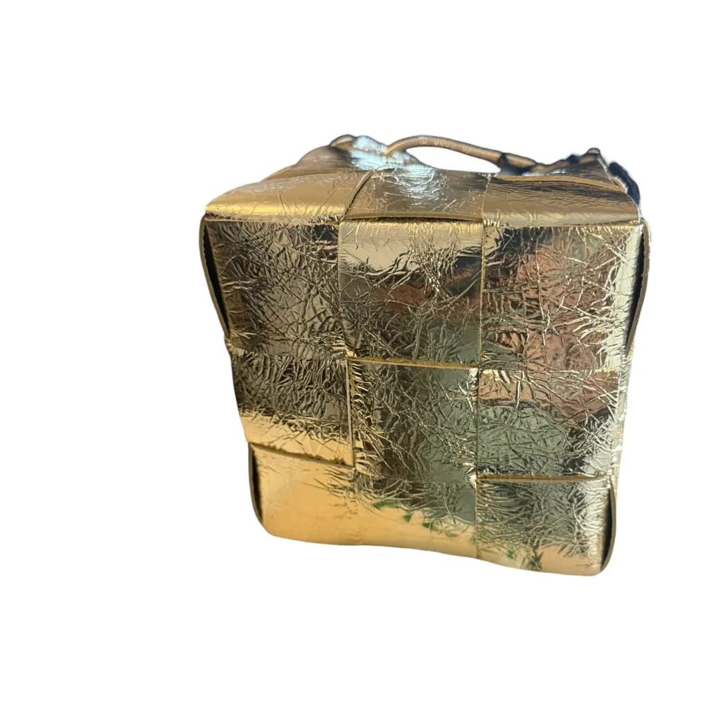 NWT Bottega Veneta Leather Small Cassette Crossbody Bucket Bag In Supermoon/Gold - Image 10