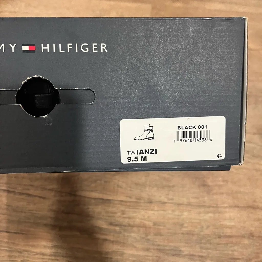 Tommy Hilfiger Black Ankle Boots with Gold Accent - Image 4