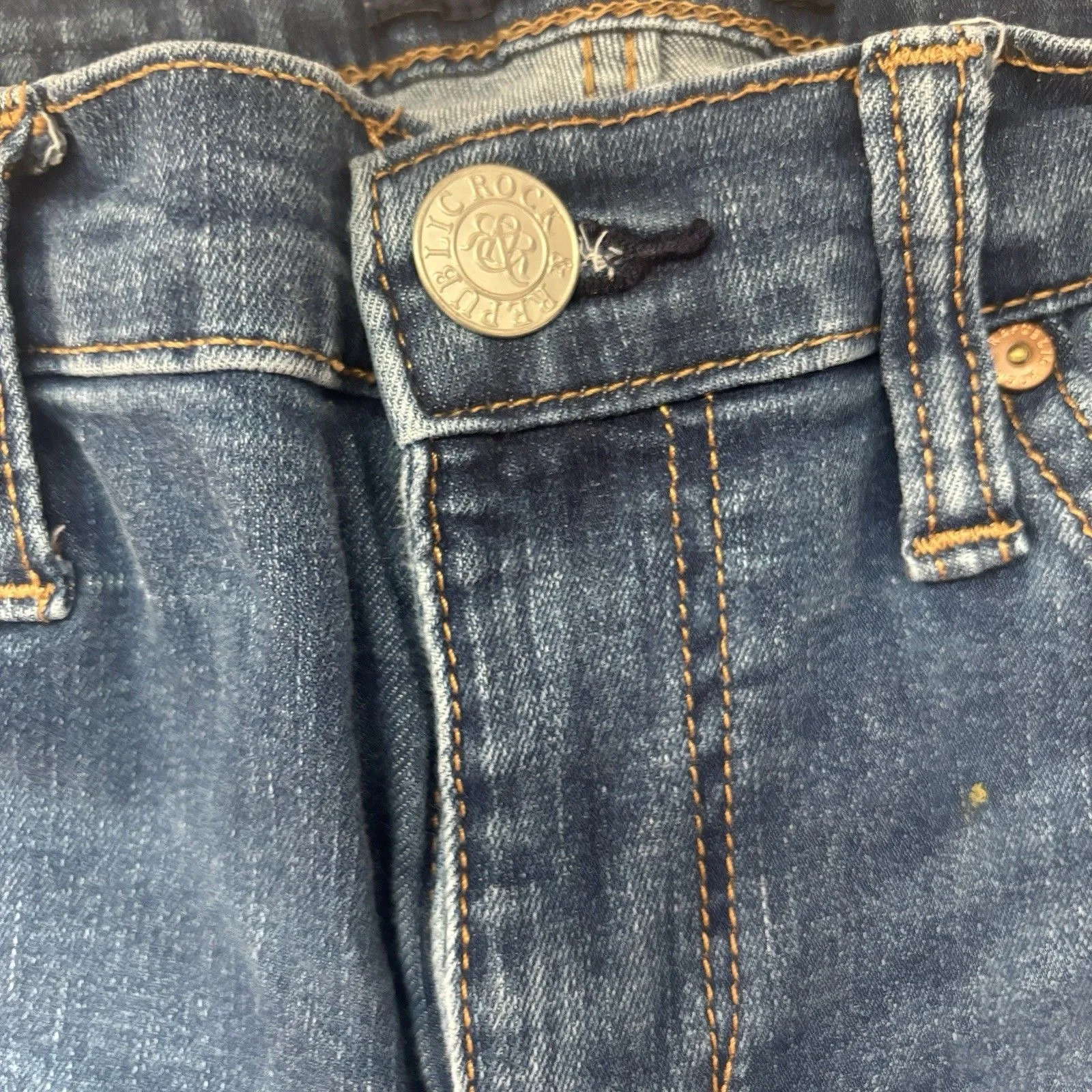 ROCK & REPUBLIC Berlin Distressed Mid-Rise Jeans Women's Size 8 Medium Wash - Image 10