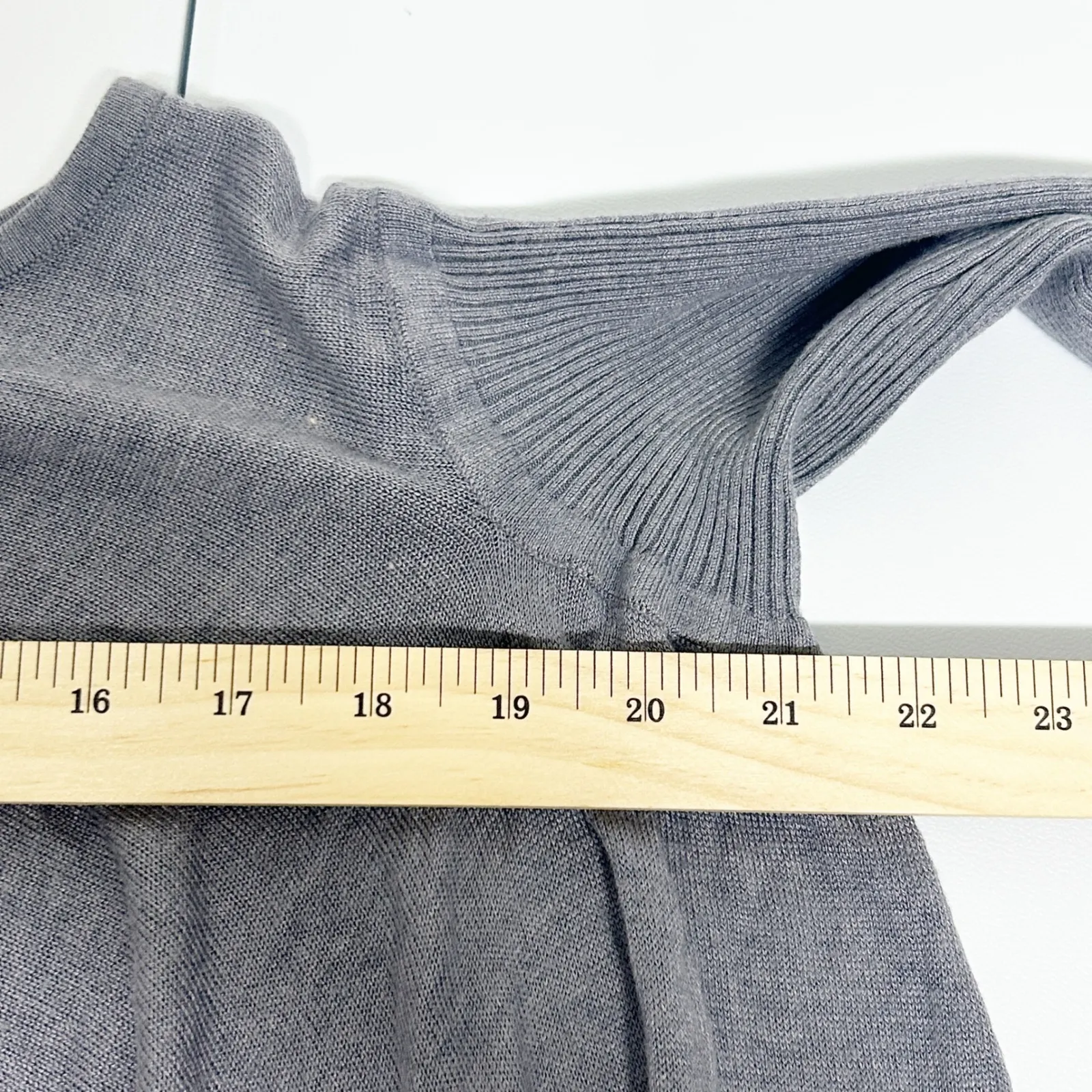 Lululemon  Womens Dance Yoga Lounge Enlightened Pullover Lightweight Sweater Gray - Image 9