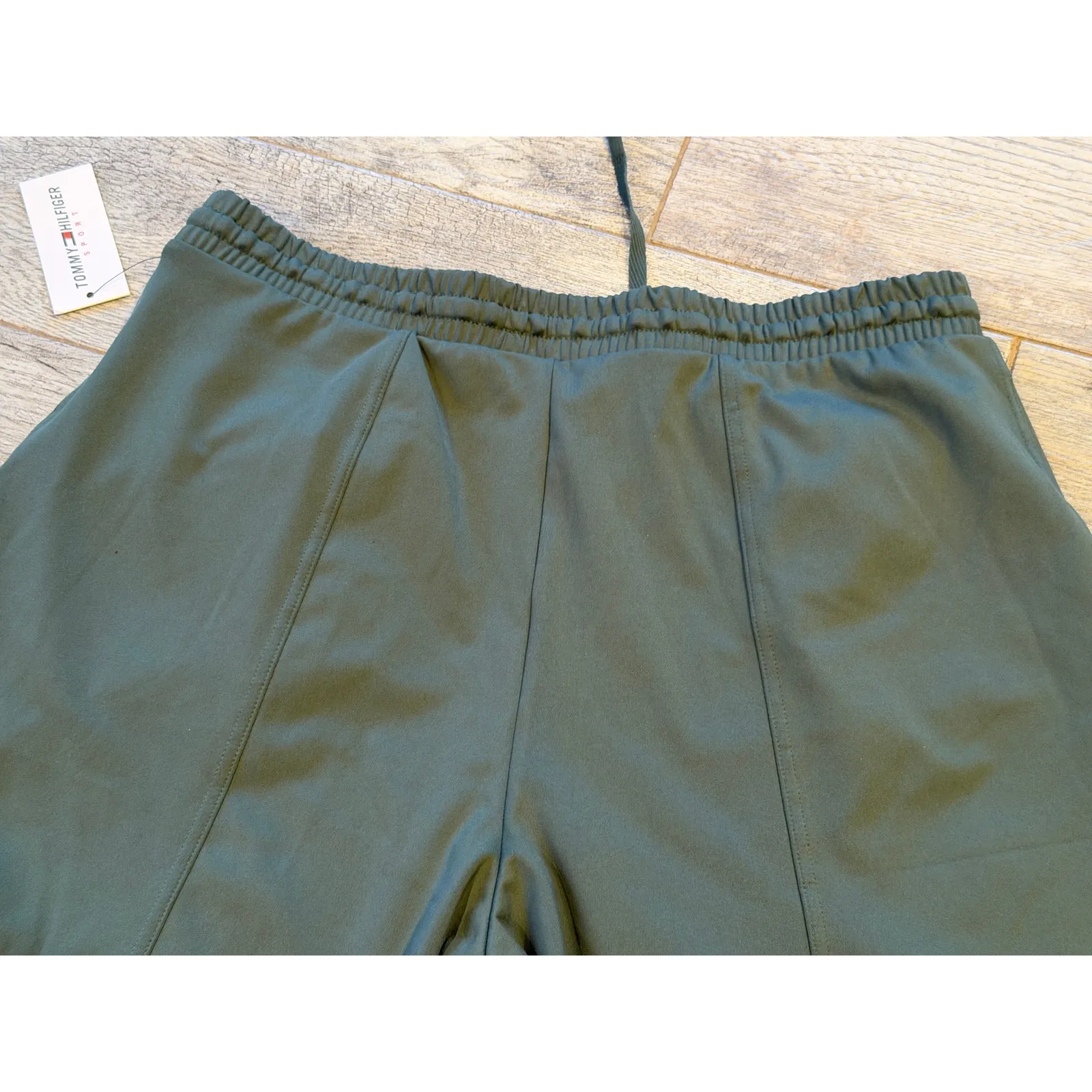 Tommy Hilfiger Sport Shorts NWT Large Womens Green Pockets Drawstring Athletic - Image 4