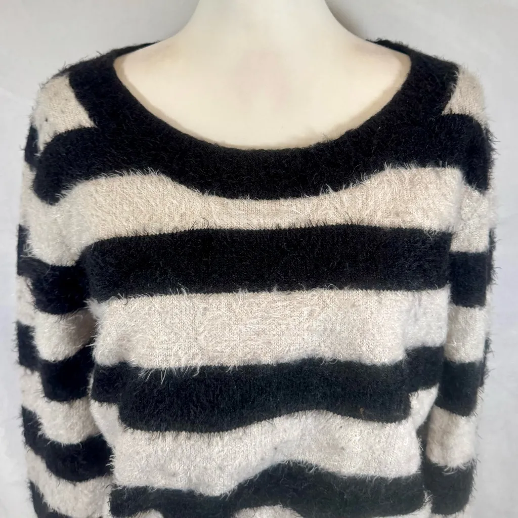 Killstar black and gray beetle crop fuzzy sweater size XXL - Image 4