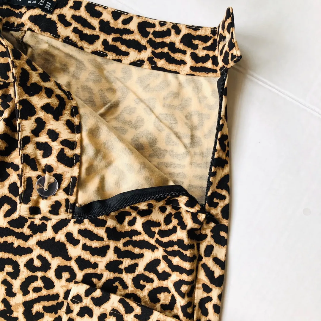 Cotton On Leopard Print Capri Pants/size 4 - Image 6
