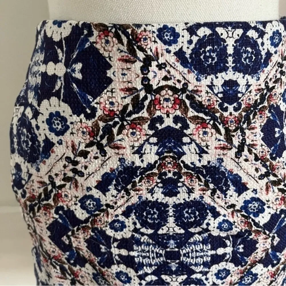 Joe Fresh • Patterned Navy White Mini Skirt - Image 3