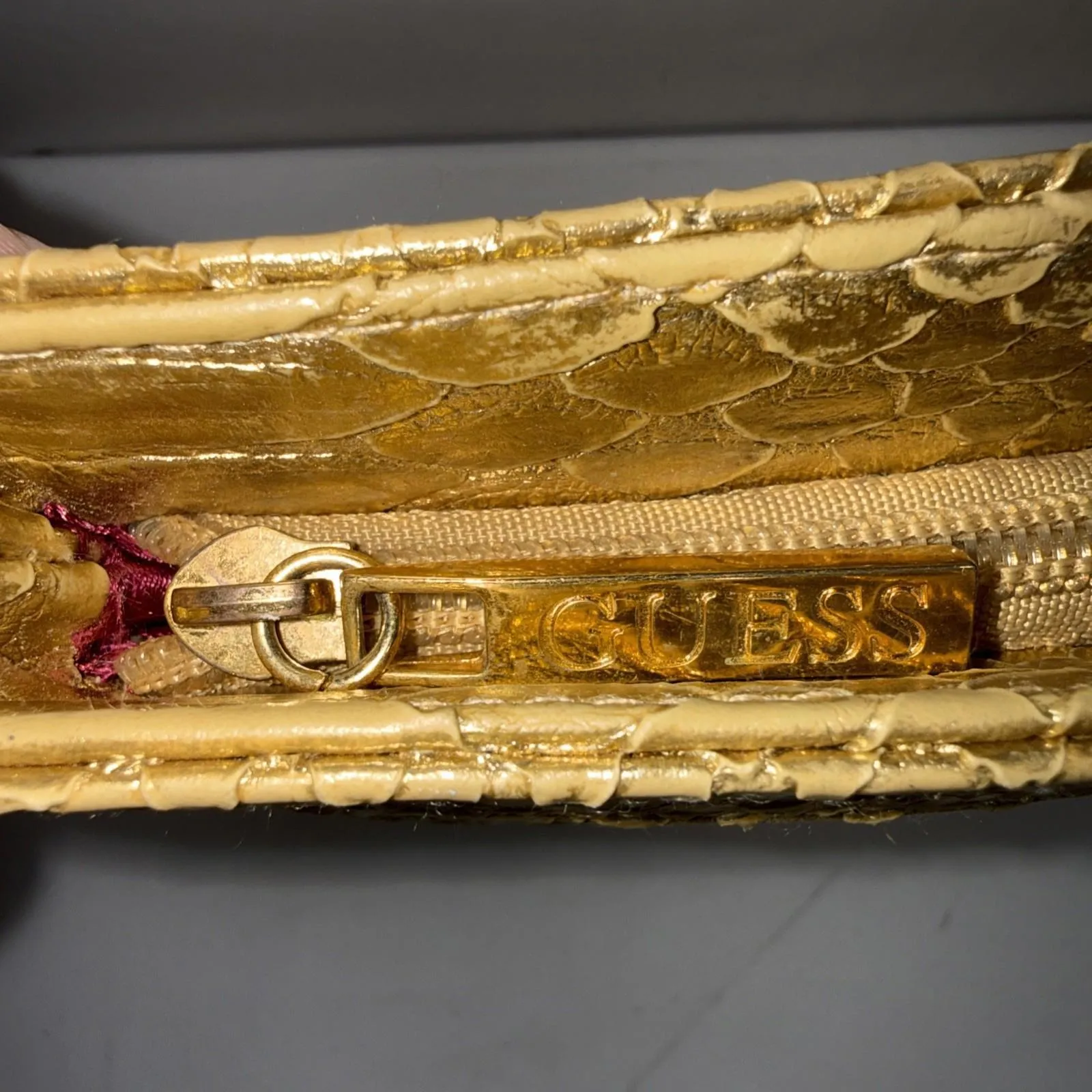 Vintage GUESS Gold Metallic Old Money Designer Y2K Snakeskin Clutch Evening Bag - Image 9