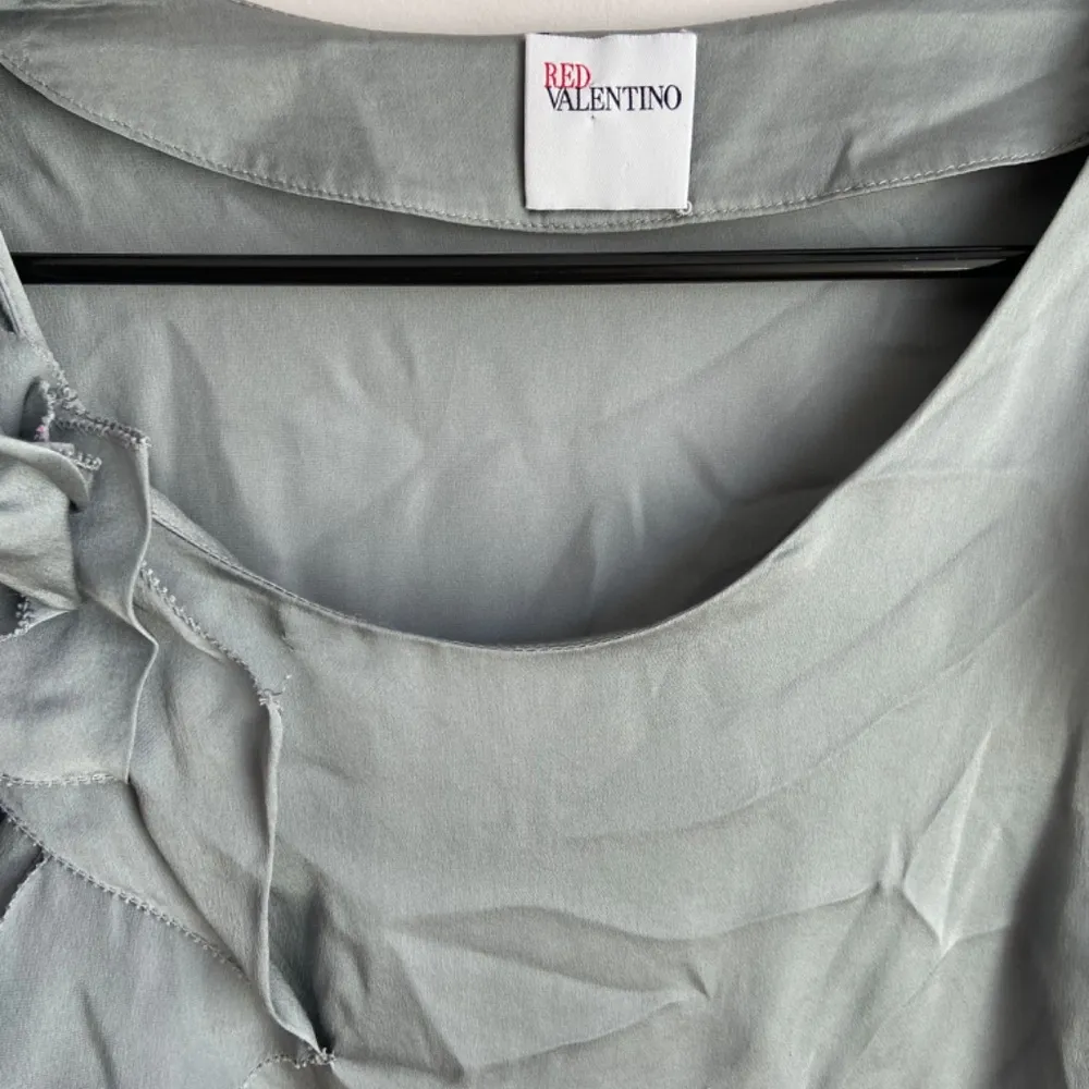 Red Valentino Silk Grey Sleeveless Blouse - Image 2