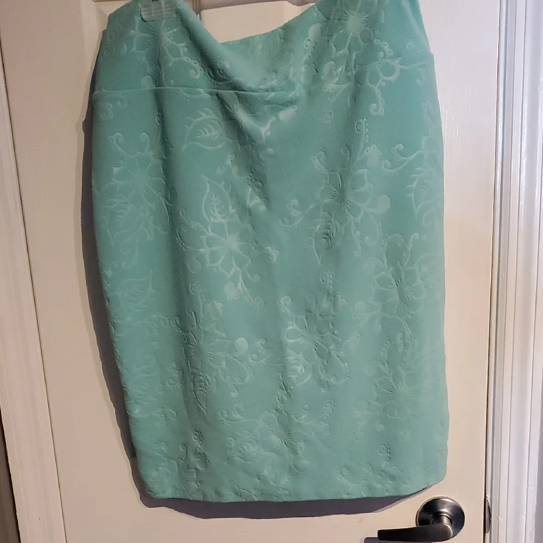 LuLaRoe Cassie Pencil Skirt Mint Floral - Image 3