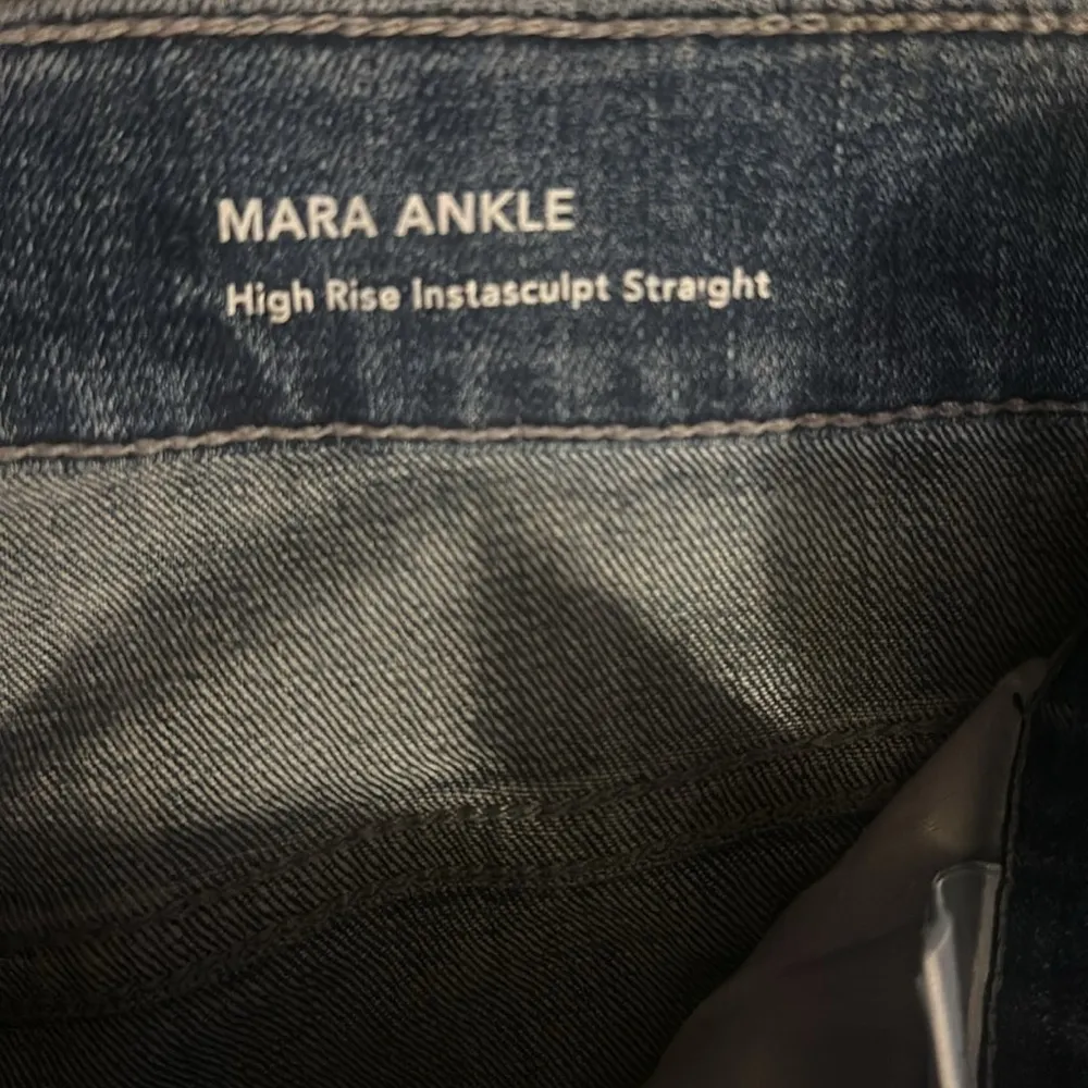 DL1961 Mara ankle high rise instasculpt straight size 29 white unfinished hem - Image 3