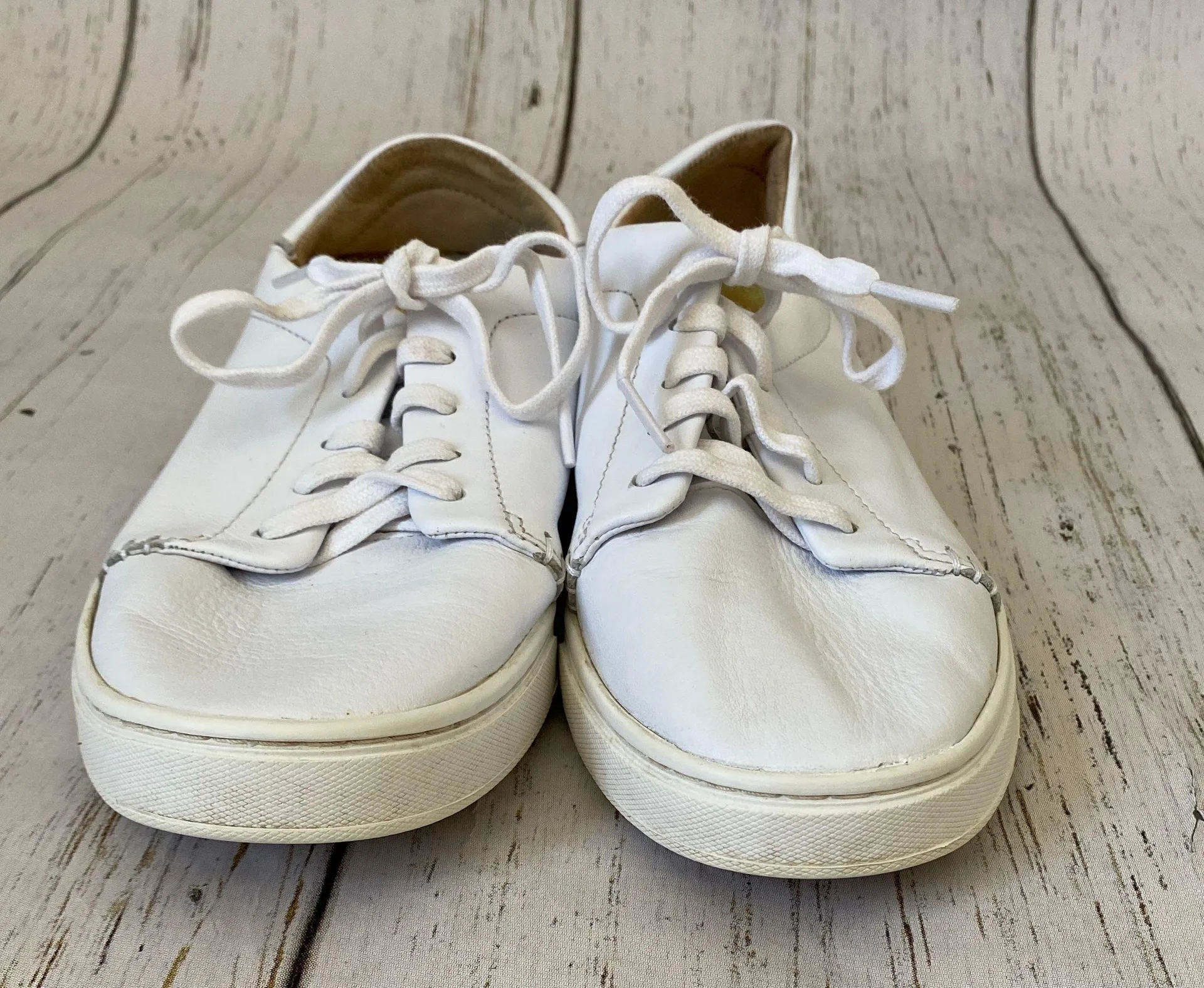 Olu Kai Pehuea Lī ‘Ili Everyday Leather Sneaker in White - Image 7