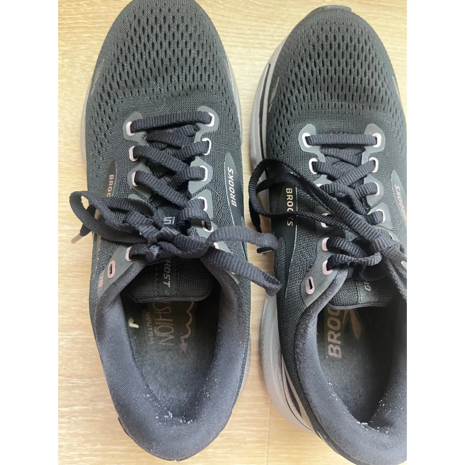 Brooks Women's  ghost 15, size 6.5 silver‎ - Image 7