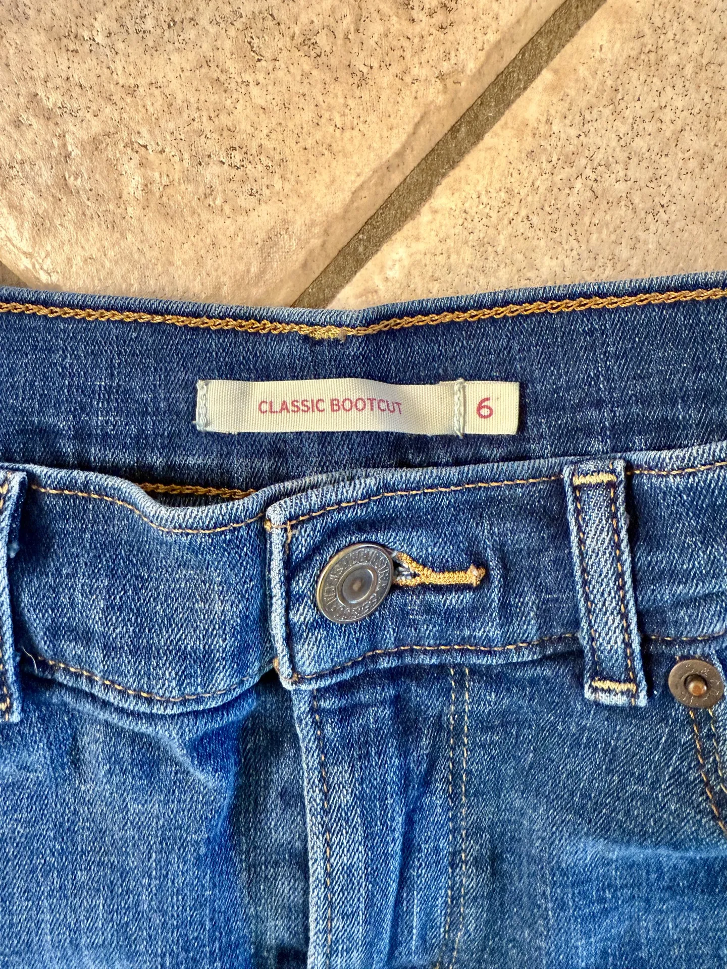 Bootcut Levi Jeans - Image 2