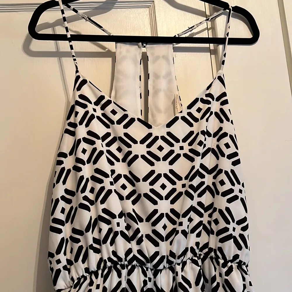 Everly  | Black & White Patterned Romper Adjustable Spaghetti Straps Large - Image 2