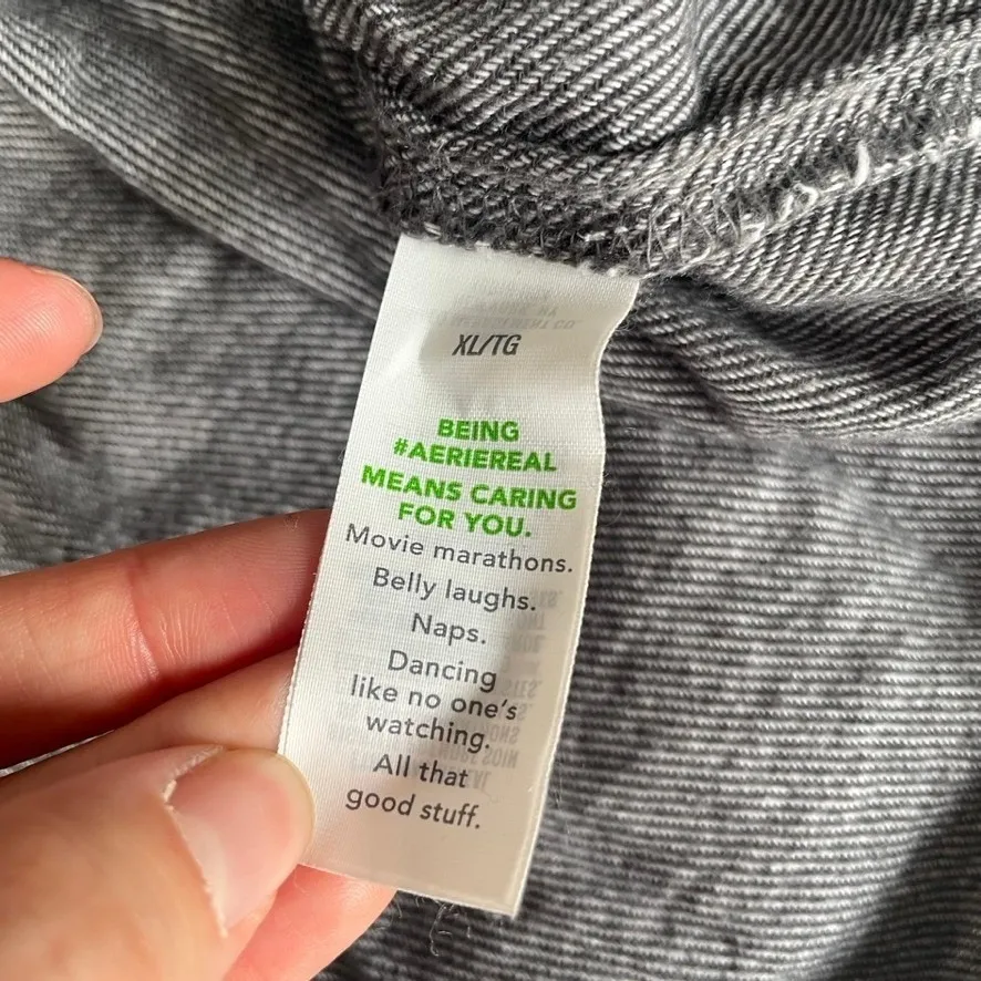 Aerie Women's XL Long Sleeve Button Down Shirt Gray Chambray Pockets - Image 3