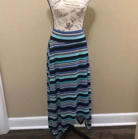 New  Women’s Large Shark bite Hem Maxi Skirt - Image 2
