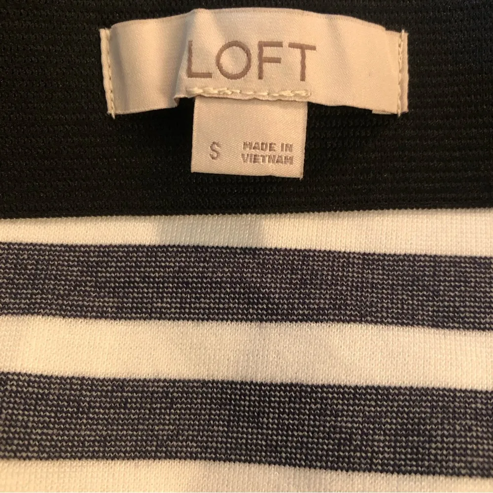 Loft Women’s Faux Wrap A-Skirt Blue White stripe. Size small - Image 4