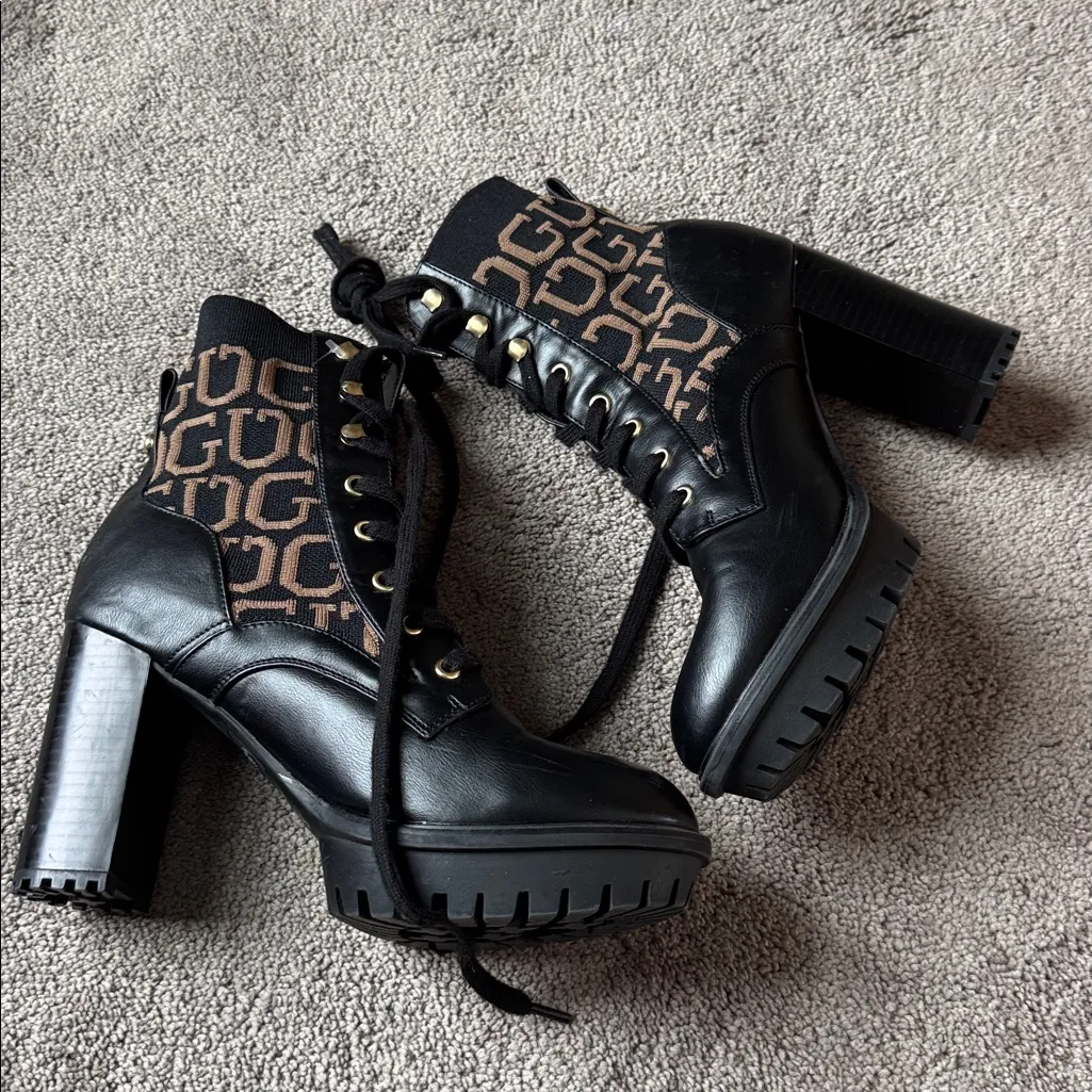 Guess Grows-R Platform Black/Tan Logo Pattern Chunky Ankle Boots SIZE 10 - Image 4