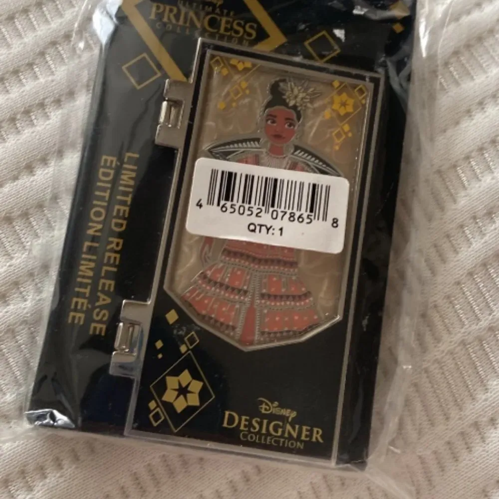 Moana Disney Ultimate Princess Collection Designer LR Hinged Pin - Image 4