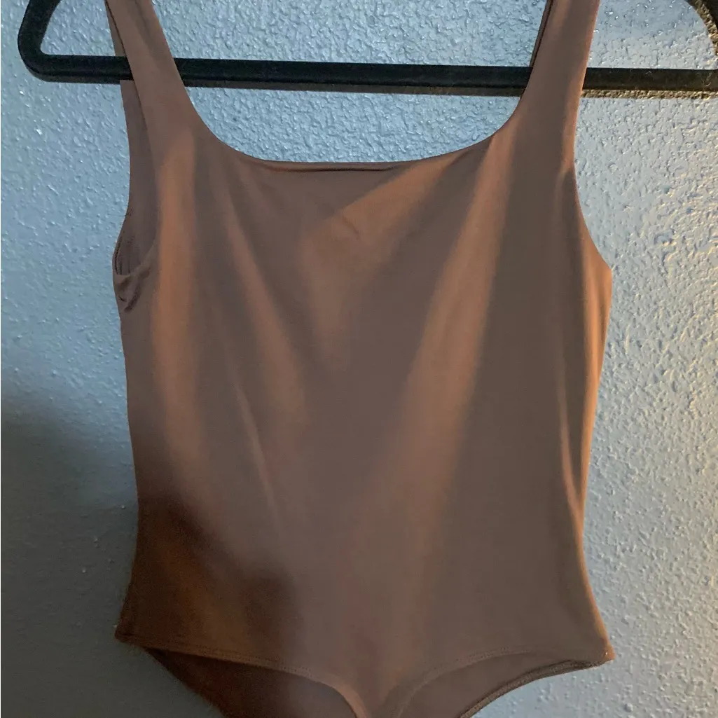 , Aritzia Babaton Womens
Contour Tank Bodysuit - Image 4