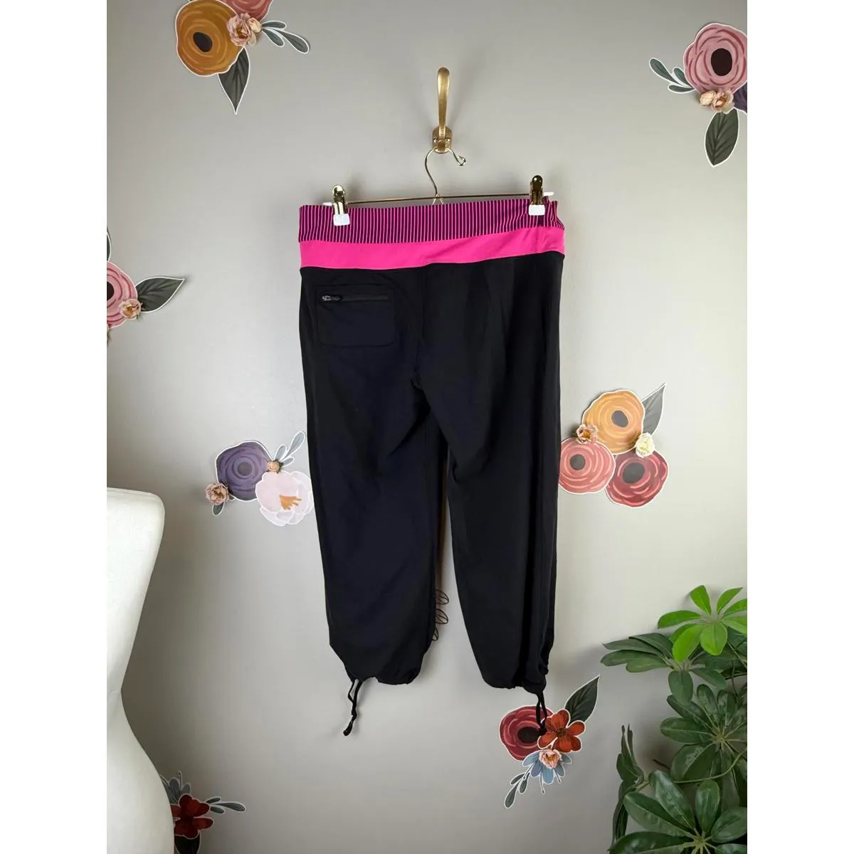 Lululemon Foldover Cropped Black & Pink Joggers - Size - 10 - Image 5