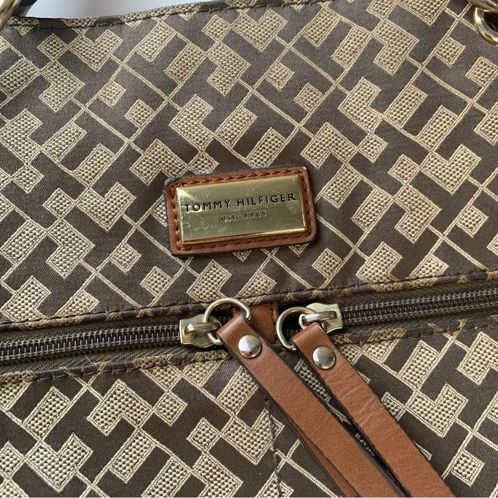 Tommy Hilfiger Women's Brown Logo Print Purse - Image 5