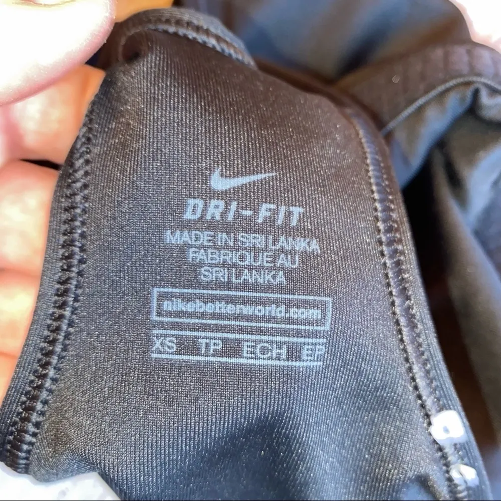 Nike sports bra black dri-fit extra small - Image 3