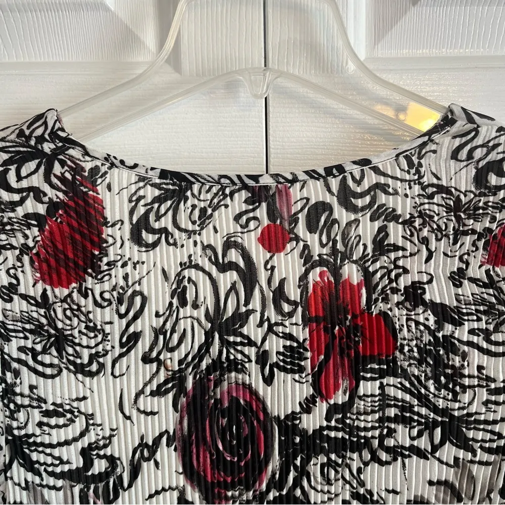 Nicola Tunic Women’s Sz 8 Floral Multicolor Bell Sleeves Pleated, chain accent Black - Image 10