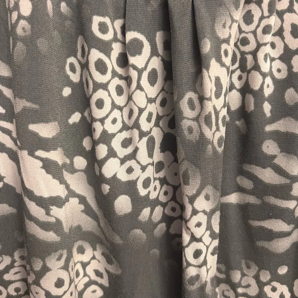 Travel Smith Women's Gray White Cheetah Print Sleeveless Blouse Tank Size Medium - Image 3