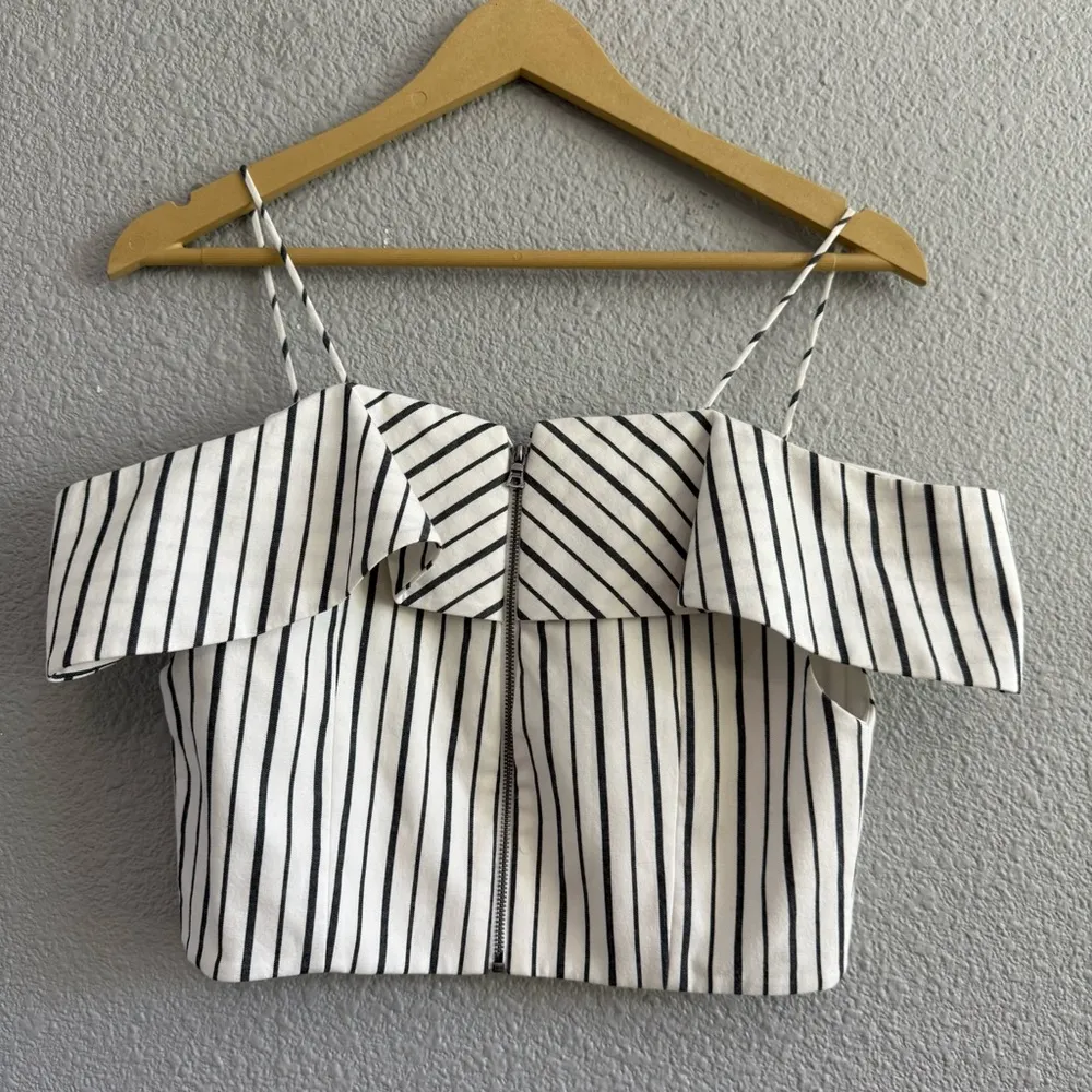 Alice + Olivia Haydee Striped Crop Top Size‎ Small EUC - Image 4