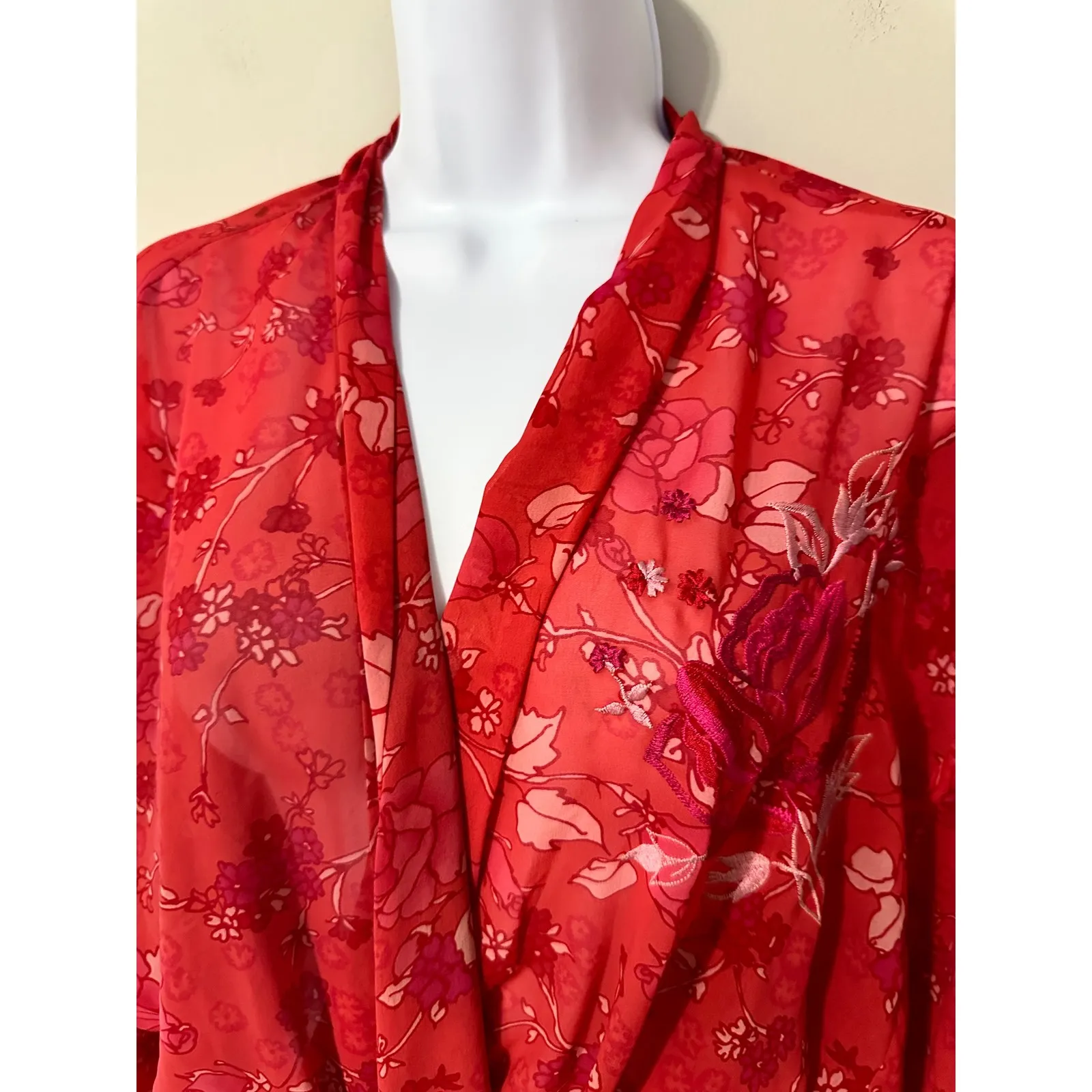 Natori Red Floral Sheer Kimono Robe Midi Length‎ Belted Lightweight Size Medium - Image 3