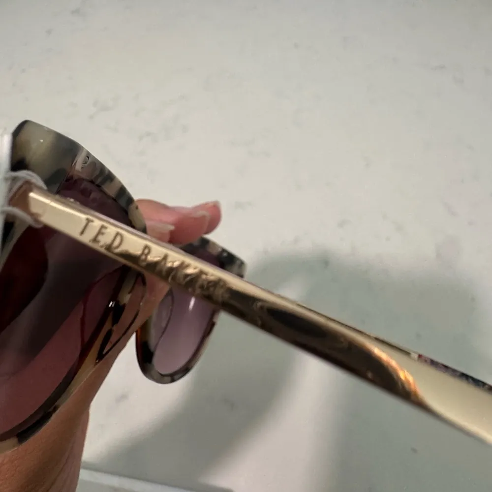 TED BAKER Elegant Havana Brown Sunglasses - Image 10