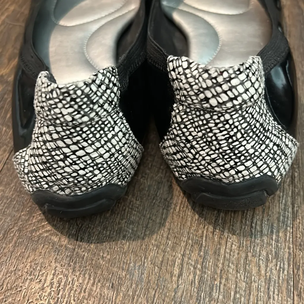 Kelly & Katie Weslyne Black with Black‎ &White Toe/Heel Ballet Flat Shoes 9 - Image 3