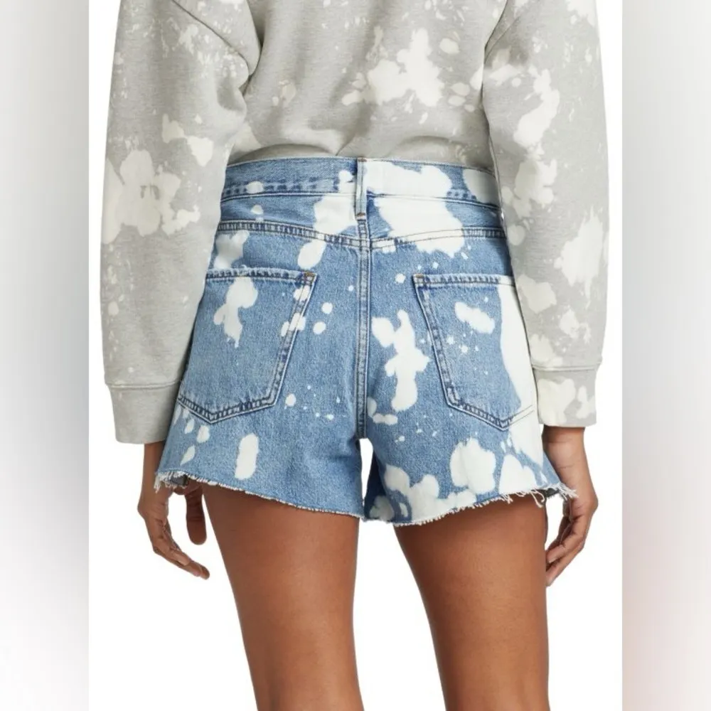 Frame Le Ultra Raw-Edge Bleached Denim Shorts - Image 2