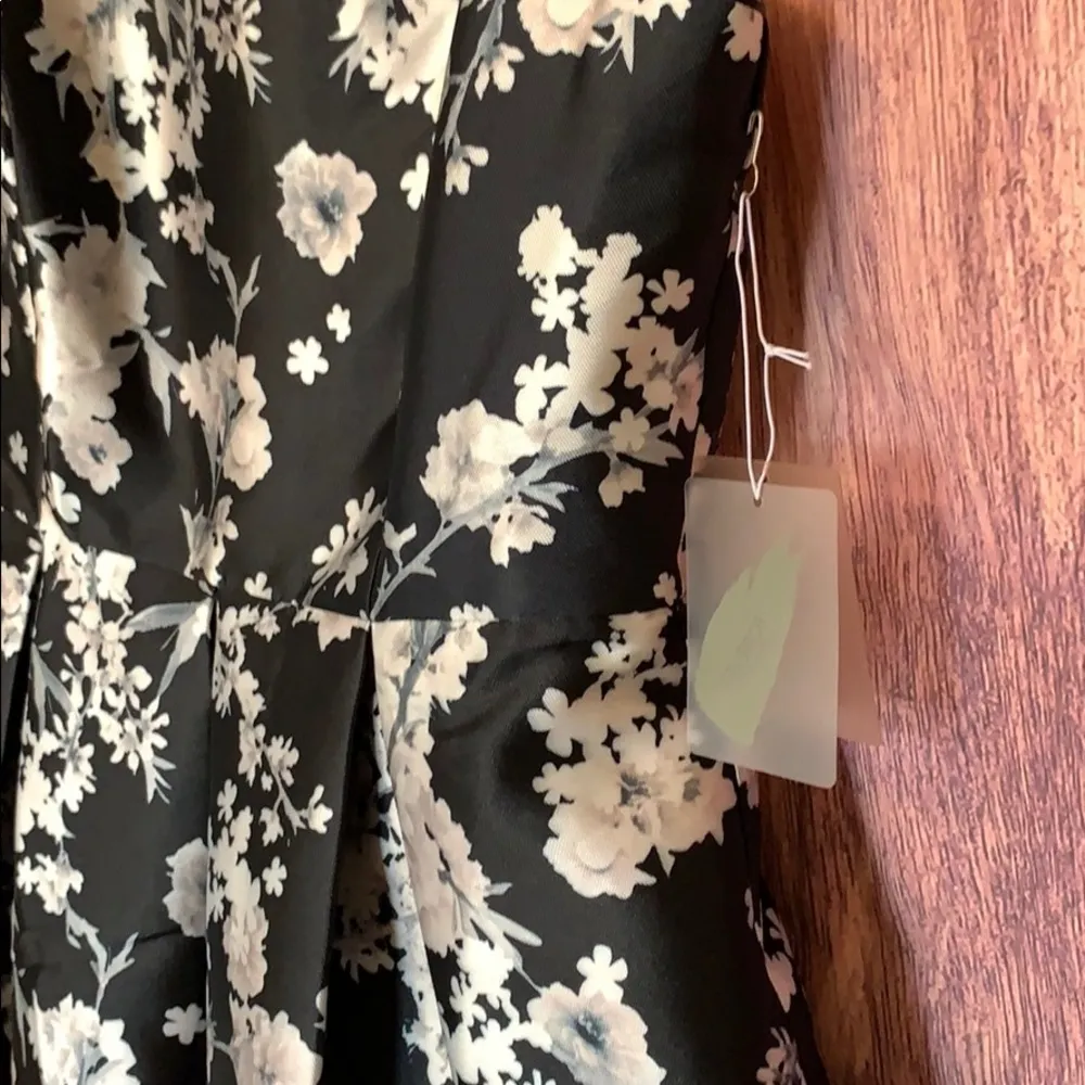 Woman's floral Fit and Flare Dress in Black and Silver Size Small - Image 3