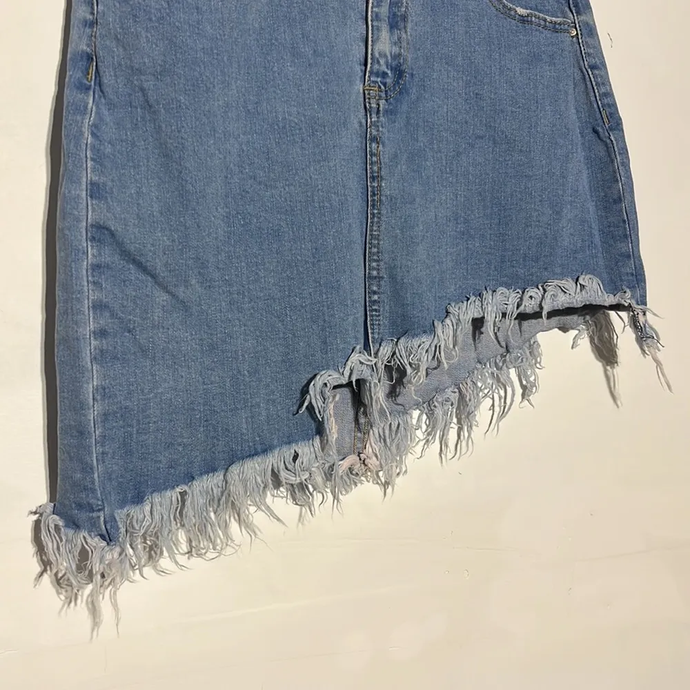 Papaya High-Rise Asymmetrical Frayed Medium Wash Denim Skirt Size Large - Image 3