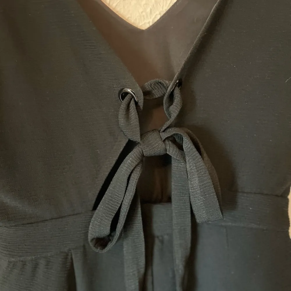 Line & Dot Cutout Open Back Ruffle Barre Sleeveless V-Neck Black Romper - Image 8