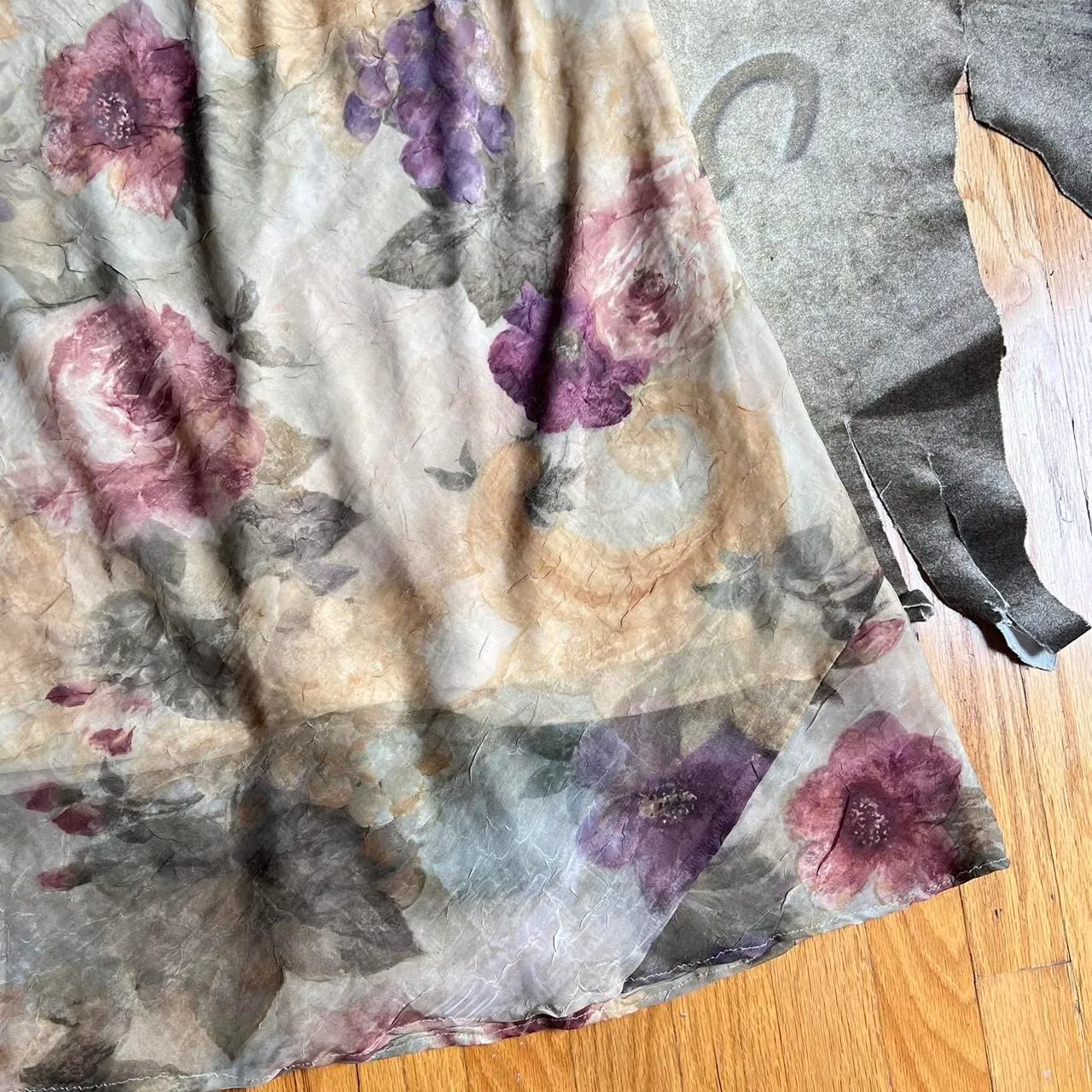 Charlotte Russe Floral Print Crinkle Textured Maxi Dress - Image 3