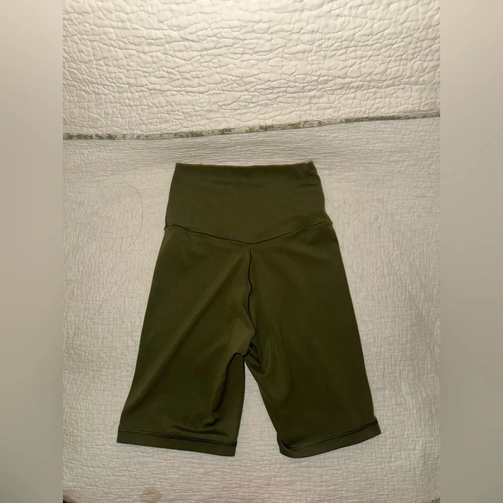 Offline by Aerie Biker Shorts Green Size Small 7” NWOT - Image 2