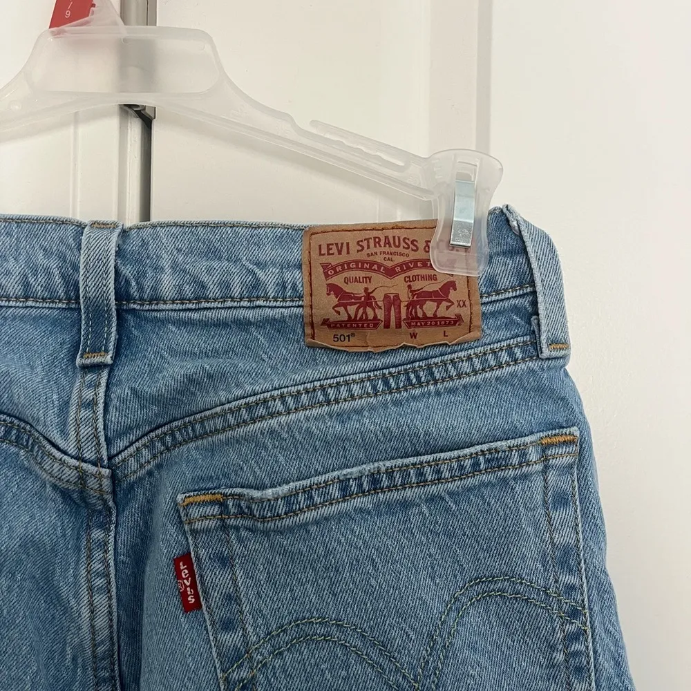 501 Mid Wash Straight Legged Women’s Jeans with Button Up Fly - Image 5