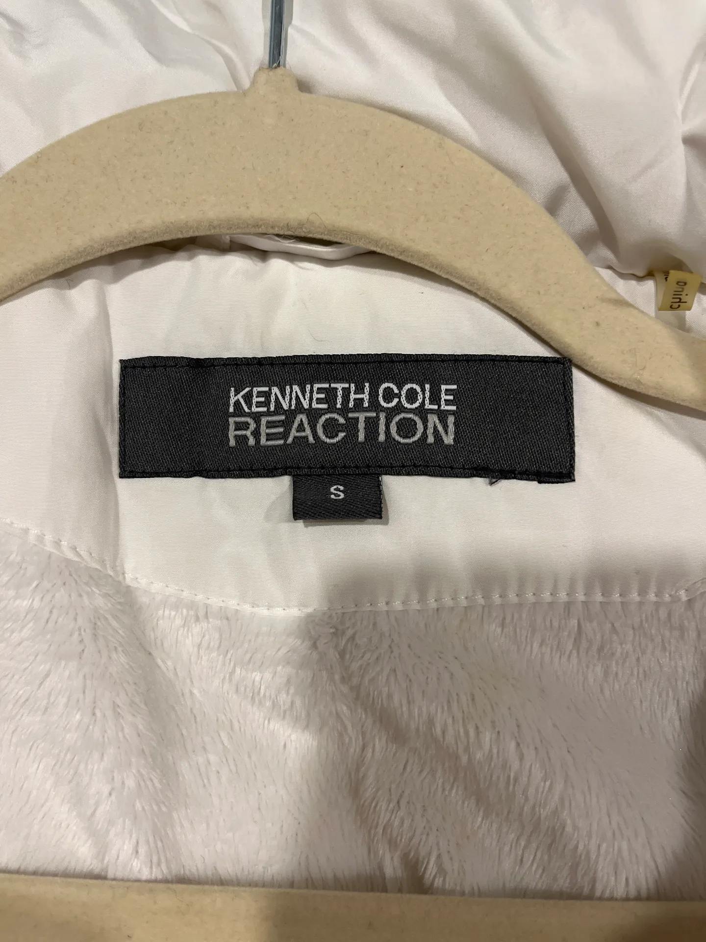 Kenneth Cole White Puffer Jacket - Image 4