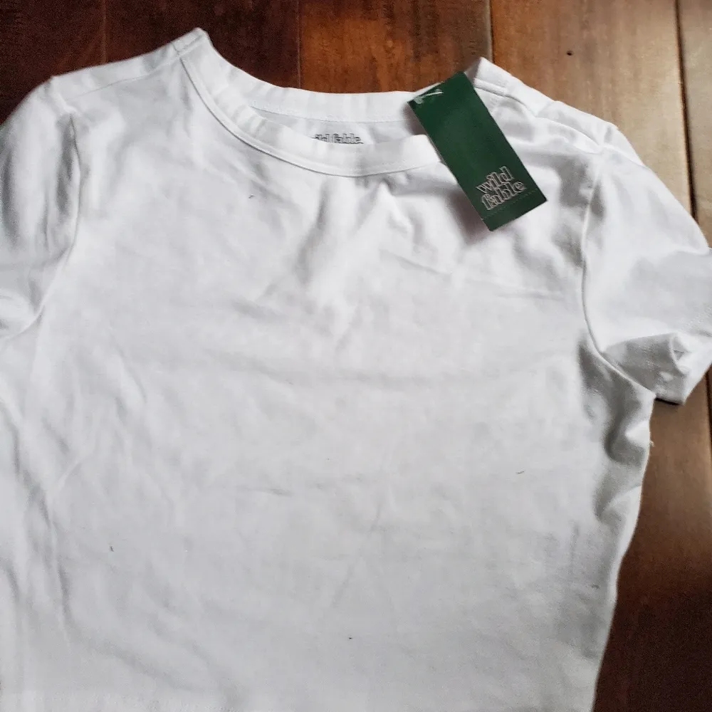 White basic tops from target 1 cropped and 1 regular length  shirt new with tags - Image 3