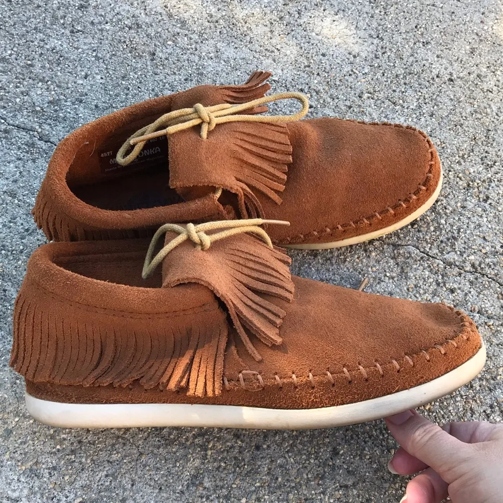 Minnetonka Venice Fringe Suede Boots - Image 4