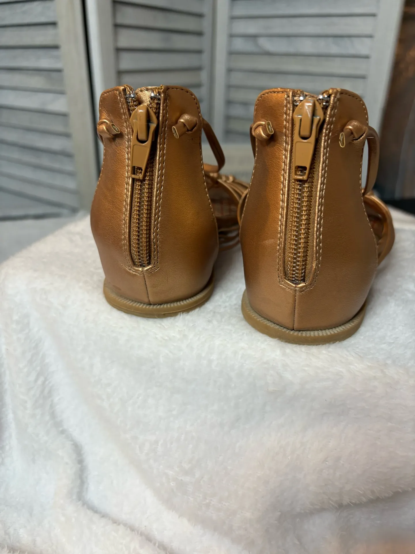 NWOT Rocket Dog Metallic Gold Somma Caged Sandals Size 6 - Image 5