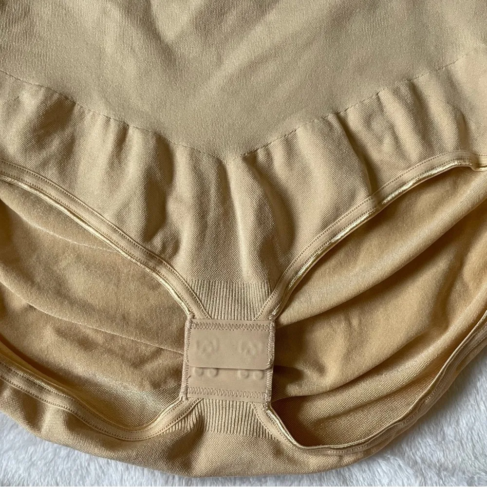Assets by Spanx All In One Shaping Open Bust Panty Bodysuit Womens Size XL A11 Tan - Image 4
