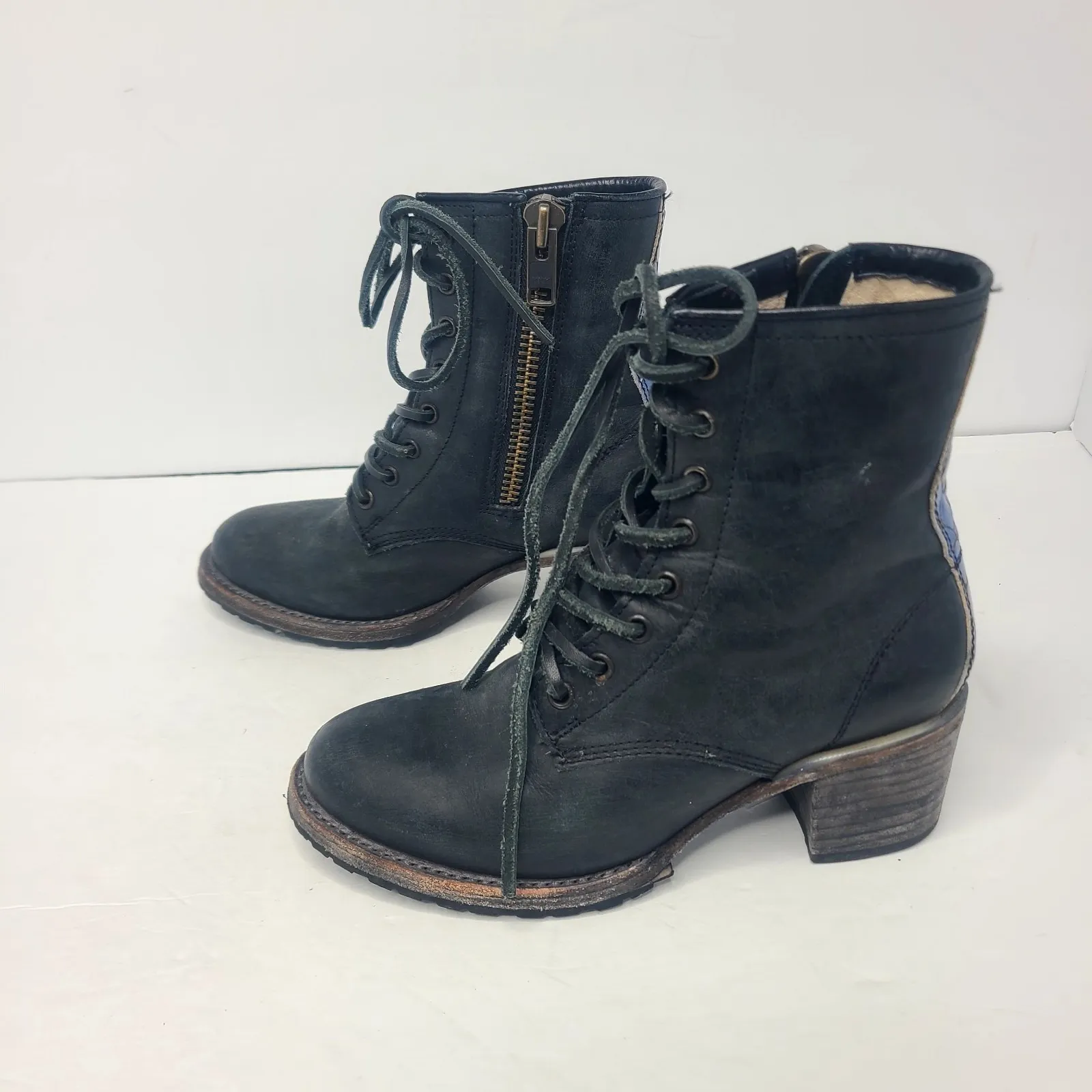 Freebird Cavalier Black Leather Blue Croc Embossed Booties Shoes Womens 7‎ - Image 3