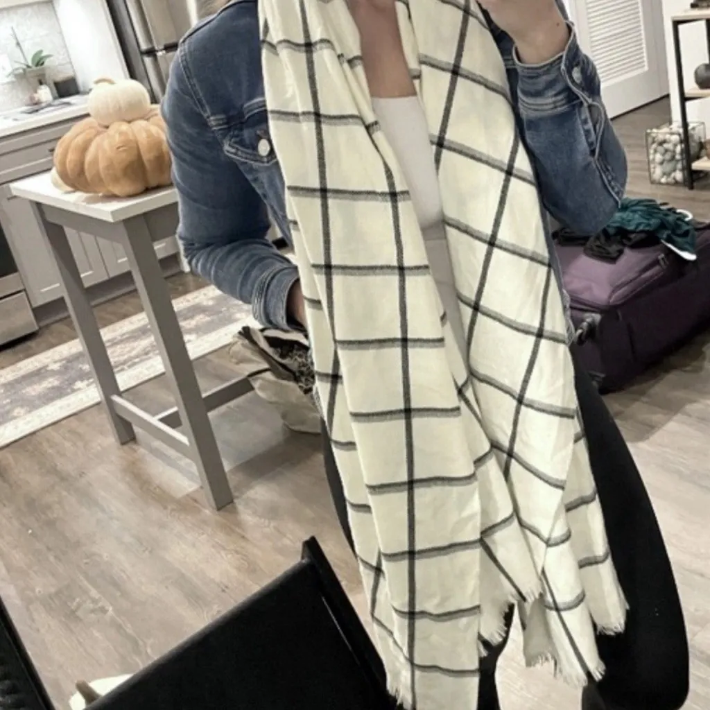 The Gap Cozy Scarf Ivory Frost Striped Windowpane Pattern So Soft NWOT 24" x 80" - Image 2