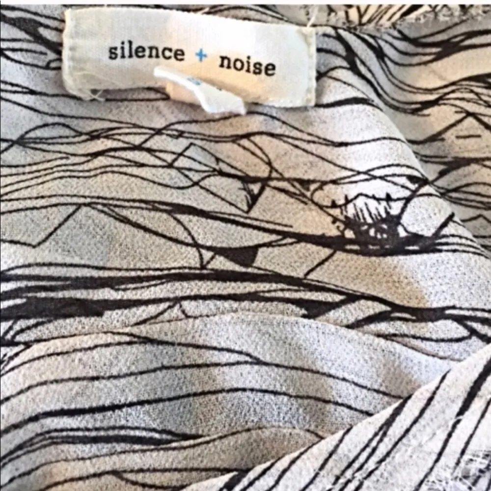 🆕 Anthropologie asymmetrical tank top - Image 4