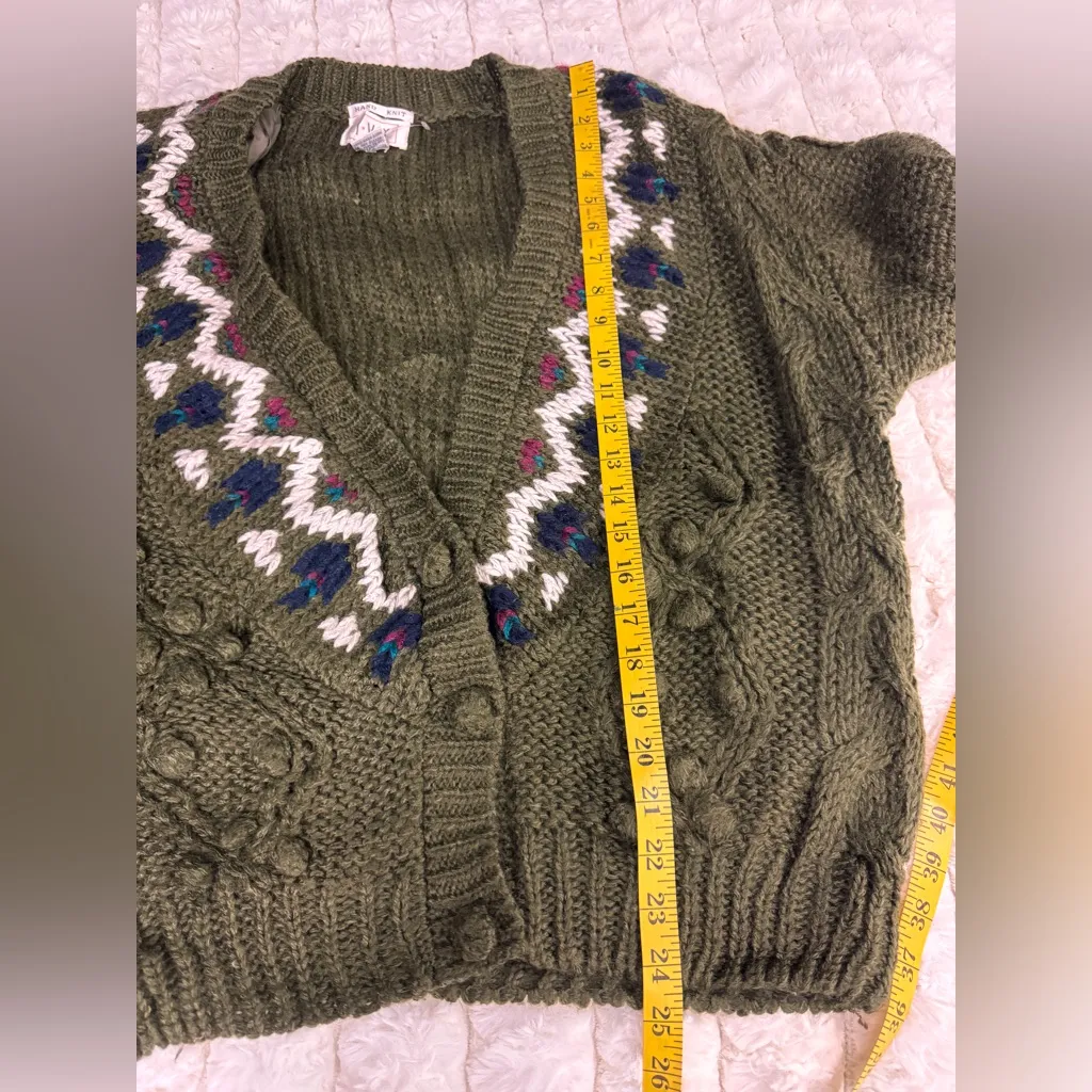Vintage Ivy Hand Knit Sweater Womens Size Medium V Neck Button up Cardigan. Green - Image 10
