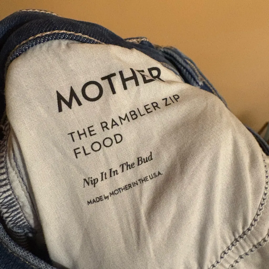 Mother Rambler Zip Flood Jeans in Nip it in the Bud - Image 7