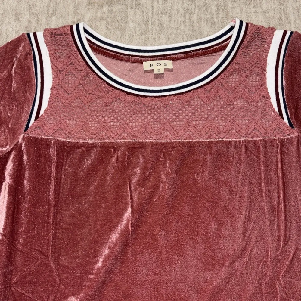 Small POL dusty pink velvet top crochet lace neck sporty flare long - Image 2