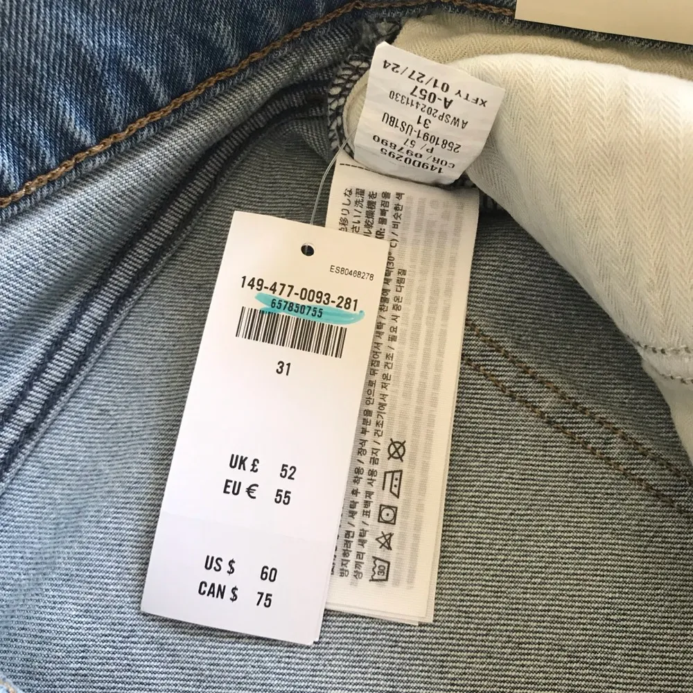 4” Denim Mom Short Distressed New with tags size 31 - Image 8